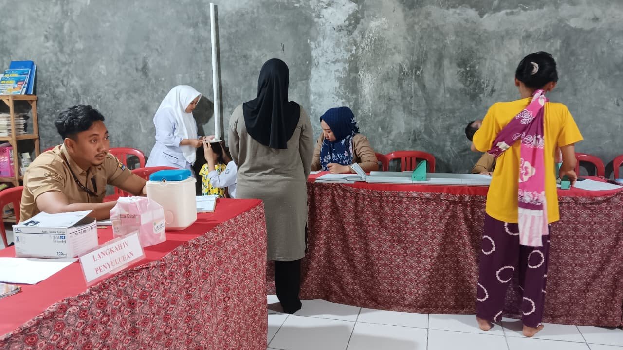 Puskesmas Jagasatru Melaksanakan Pelayanan di Posyandu Siklus Hidup di RW.08 Kelurahan Jagasatru