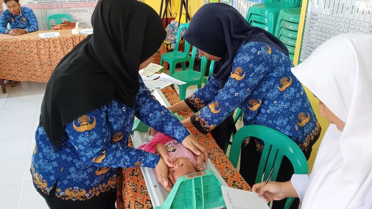 Puskesmas Jagasatru Melaksanakan Pelayanan di Posyandu Siklus Hidup di RW.01 Kelurahan Jagasatru