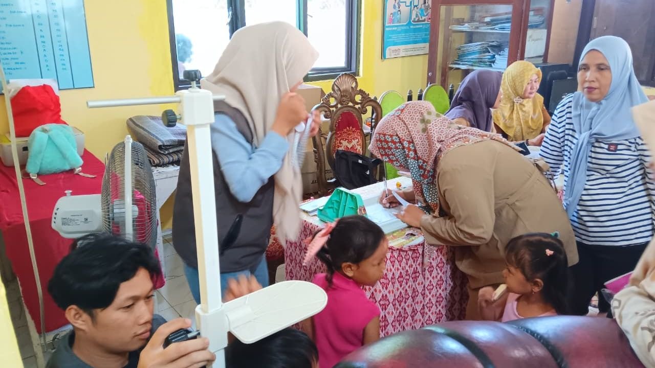 Puskesmas Jagasatru Melaksanakan Pelayanan di Posyandu Siklus Hidup di RW.05 Kelurahan Jagasatru